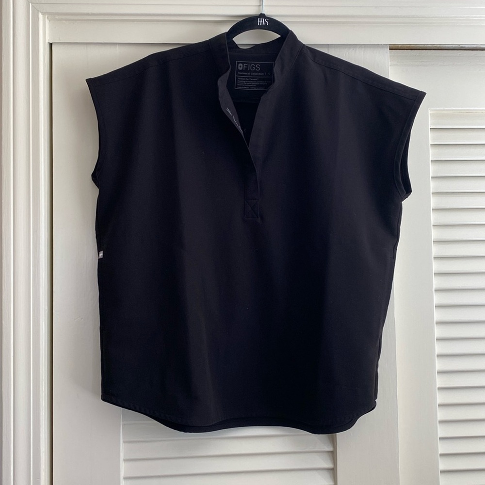 Figs Black Rafaela scrub top size Small